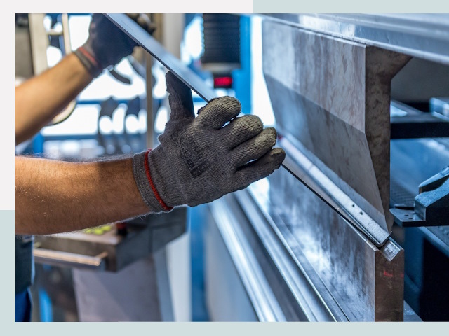 Гибка металла в клине